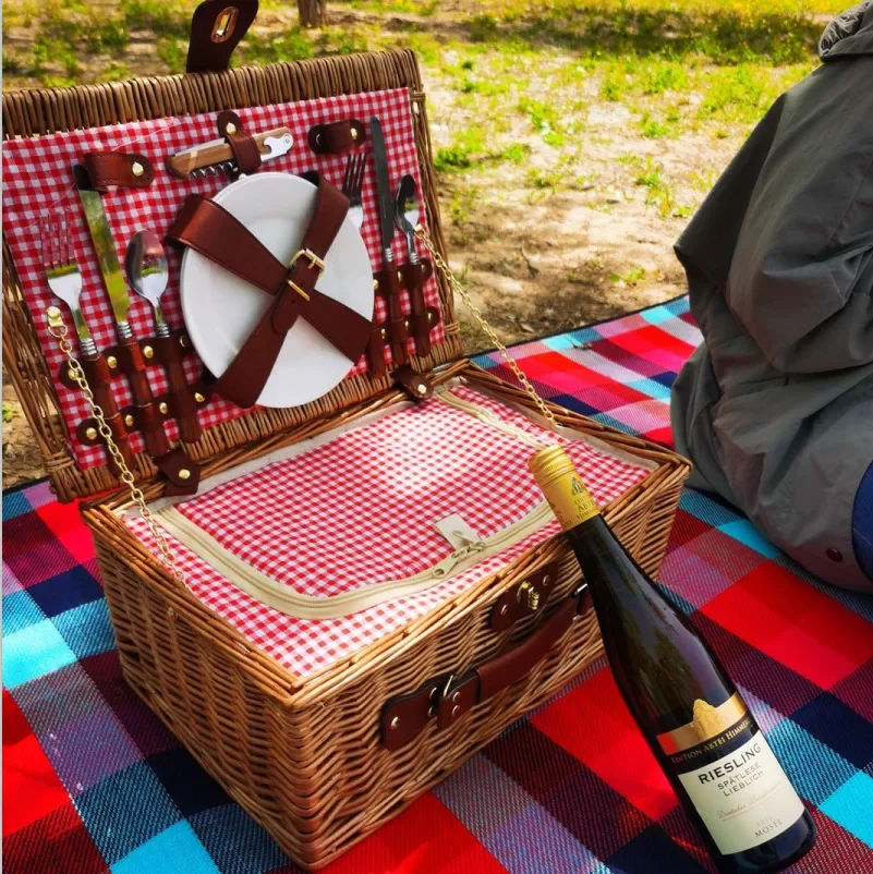 Kosz piknikowy na rodzinny wyp – Outdoor Camping Box recenzja i cena